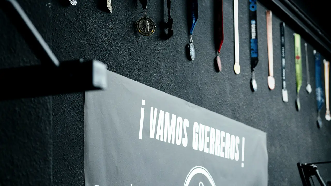 Medallas de carreras de obstáculos de los entrenadores de AGÓN Entrenamiento Ibi